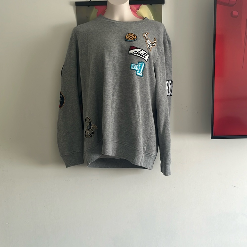 American Rag, patches gray sweatshirt, Size: Large to Extra extra large